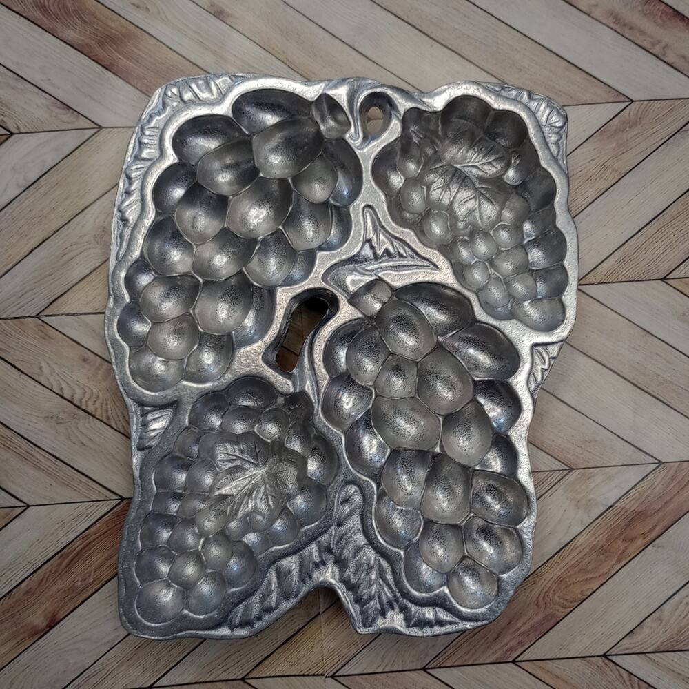 Wilton Grape Cluster Cast Aluminum Mold Vintage